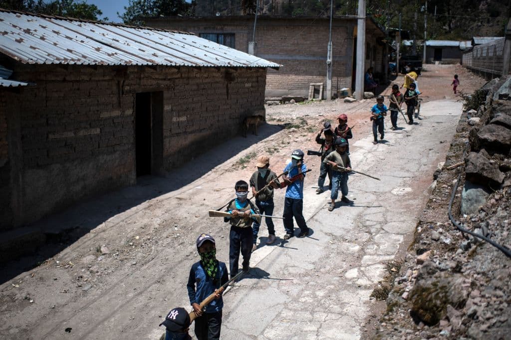 <b>Los Ardillos.</b> En Chilapa, este grupo criminal mantiene una guerra por el control del territorio para el trasiego de estupefacientes. La violencia no cesa desde que en 2015 los grupos autodenominados comunitarios irrumpieron en el territorio, dejando cientos de muertos y obligando a otros tantos a desplazarse de sus hogares.
<br>