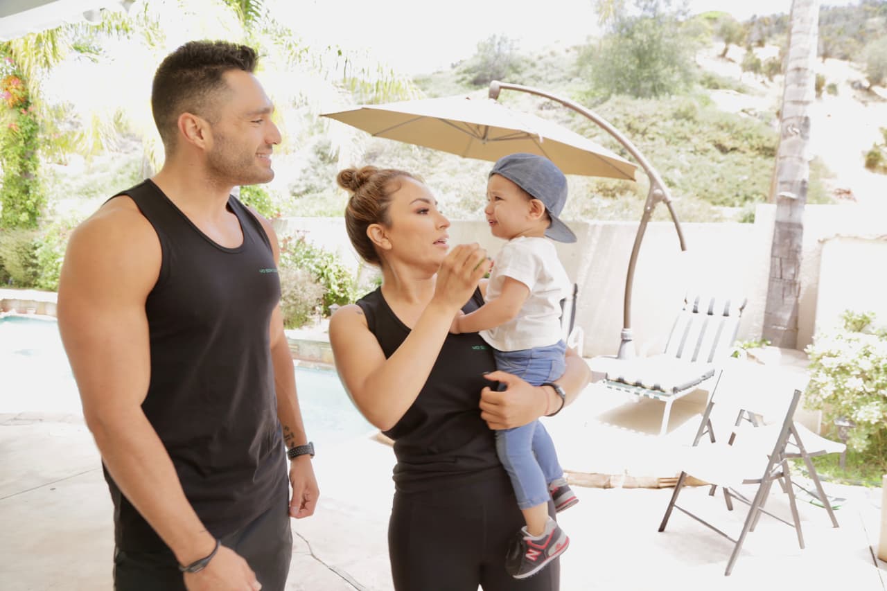 Después de un día de ejercicio Baby Luca quiere estar con su mamá.