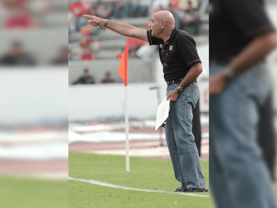 Se desempeñó dentro de la institución como asistente, director de programa de academias, entrenador del equipo femenil y salió en un programa de televisión llamado ‘Zona Tigres’.