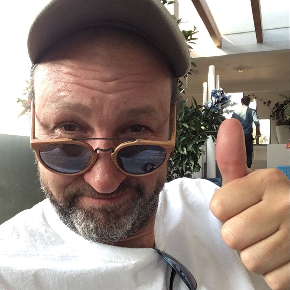 Rodrigo asegura que cuando él decidió entrar a la carrera de actuación tuvo que prepararse bien, pues su padre le prohibió decirle a la gente como tarjeta de presentación que era hijo del primer actor.
<br>