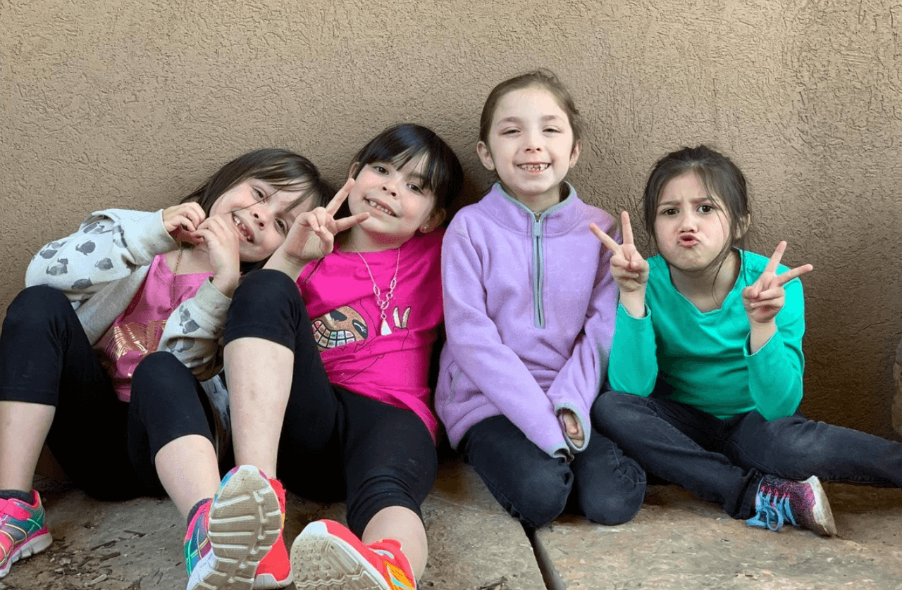 Makenzie era
<b> </b>una estudiante de cuarto grado e hija de un miembro de la Guardia Nacional del Ejército de los Estados Unidos. La menor es ahora una de las personas más jóvenes en morir después de dar positivo por coronavirus en San Antonio.
<br>
<br>Una vez la familia finalice el período de cuarentena obligatoria, se espera que se determine la causa exacta de la muerte de Makenzie. Se espera que sea enterrada en Fort Sam Houston.