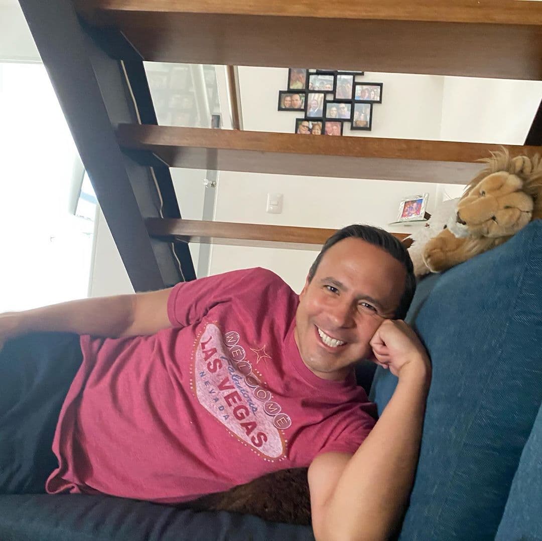 "Nunca me lo dijeron directamente, pero estoy consciente de que
<b>algunos proyectos no me los dieron por no tener pelo</b>. Veía a los actores que se quedaban con el papel con abundante cabellera, y sabía por qué me rechazaban", afirmó a la revista.
<br>