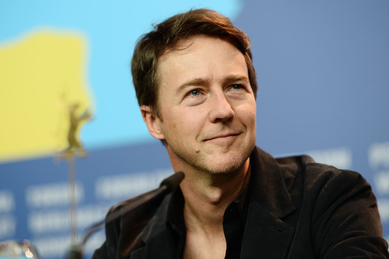 Edward Norton forma parte de una organización que construye casas sustentables que llevan el nombre Enterprise Community Partners.