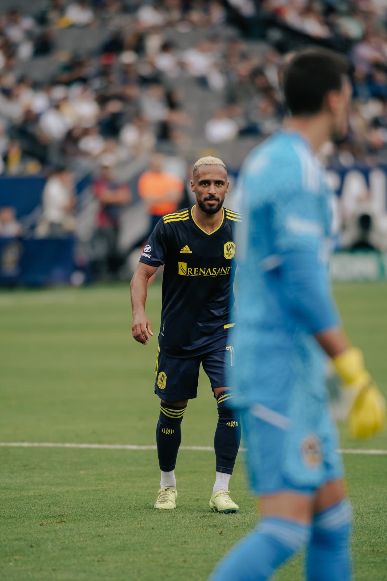 LA Galaxy venció a Nashville 1-0 en Cuartos de Final con gol de Julián Araujo; a Chicharito le anularon un gol.