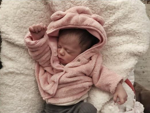 Lúa, la primogénita de
<b>Zuria Vega</b> es toda una celebridad en redes sociales con las imágenes de sus mil y una siestas.