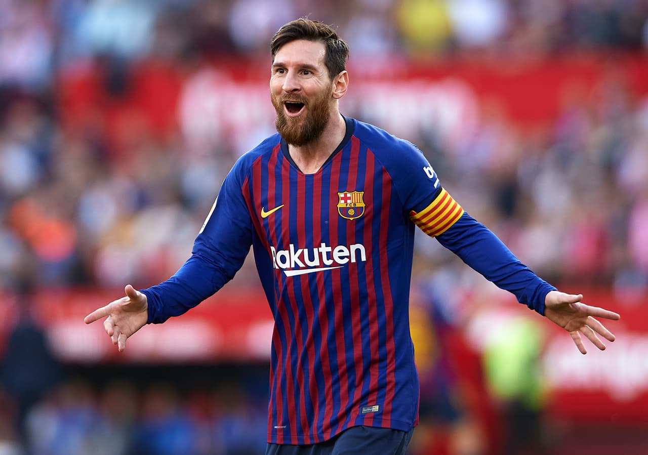 Lionel Messi (Barcelona) gana 56.7 millones de dólares al año, por lo que serían 1.1 millones de dólares semanales.