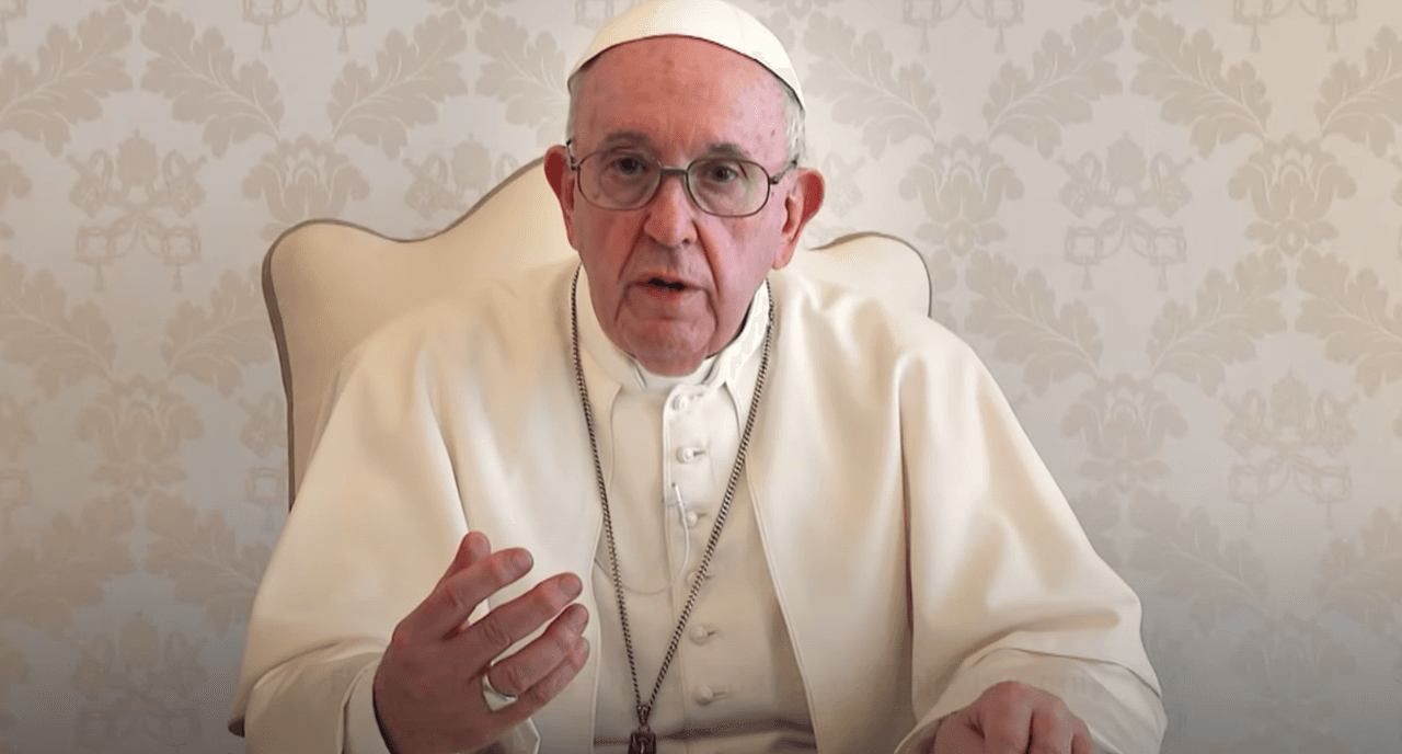 El papa Francisco llama a vacunarse contra el covid-19 como "un acto de amor"