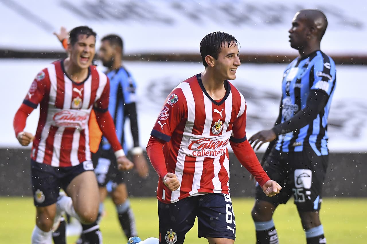 Chivas sigue sin ganar en el Apertura 2022 pese a los goles de Pérez-Bouquet y Alexis Vega, suma 4 empates y dejó ir una gran oportunidad para salir del irregular bache, mientras que los Gallos Blancos tampoco lograron salir del fondo de la tabla general.