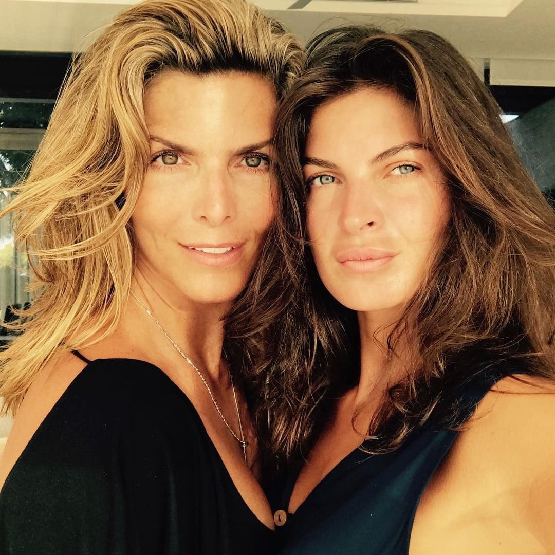 Algunas veces se les ha visto con una sortija idéntica y se dice que no descartan la posibilidad de casarse, pues es el propio Ricky Martin es quien les ha dicho que es un acto importante.