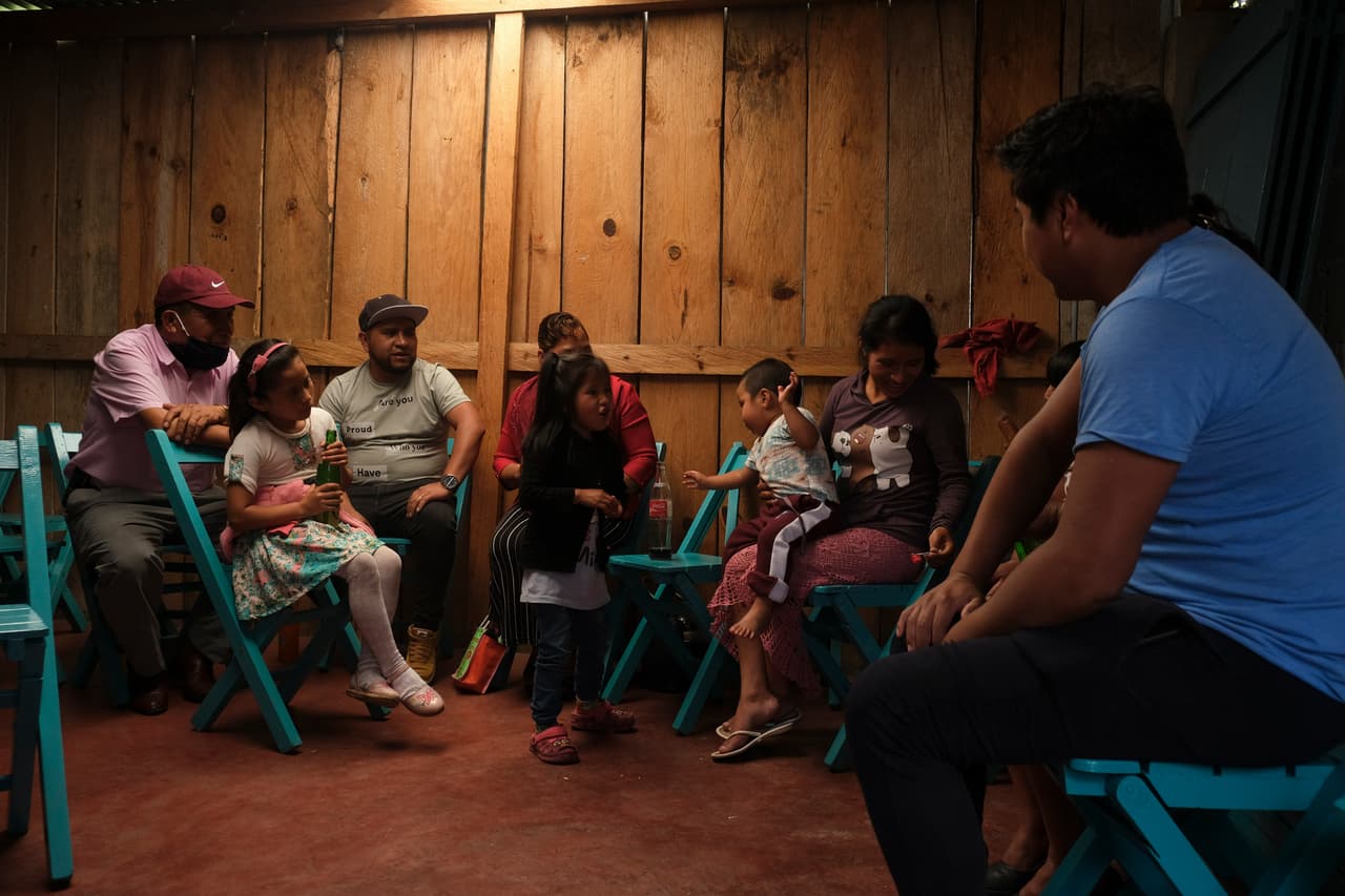 En la imagen, Dylan
<a href="https://www.univision.com/noticias/america-latina/primera-imagen-de-dylan-y-su-madre-encuentran-al-nino-de-dos-anos-desaparecido-hace-mas-de-un-mes">rodeado de su familia luego de un mes y medio del rapto</a>.