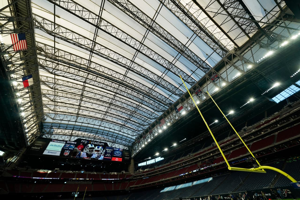 NRG Stadium | Houston Texans | Ha sido la sede de dos ediciones de Super Bowl. Puede recibir 73 mil espectadores.