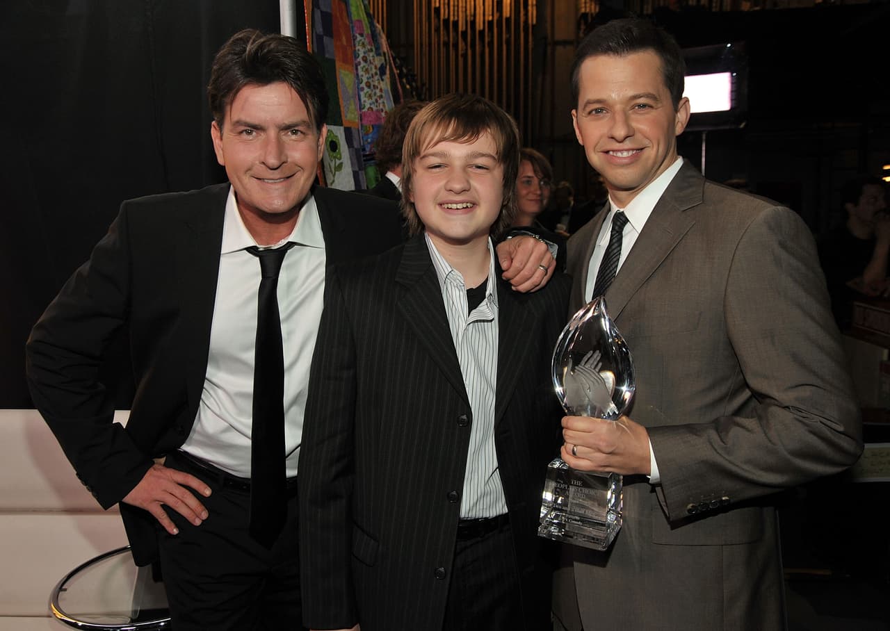 Angus T. Jones, el niño de ‘The two and a half men’, alcanzó a ganar hasta $250,000 dólares por capítulo, siendo el actor infantil mejor pagado de la industria.