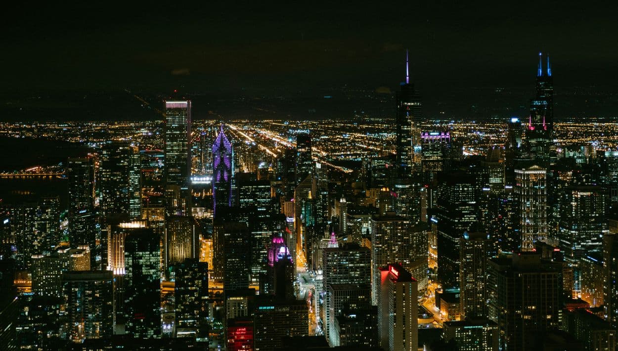 ¿Por qué Chicago pide apagar las luces exteriores durante tres noches?