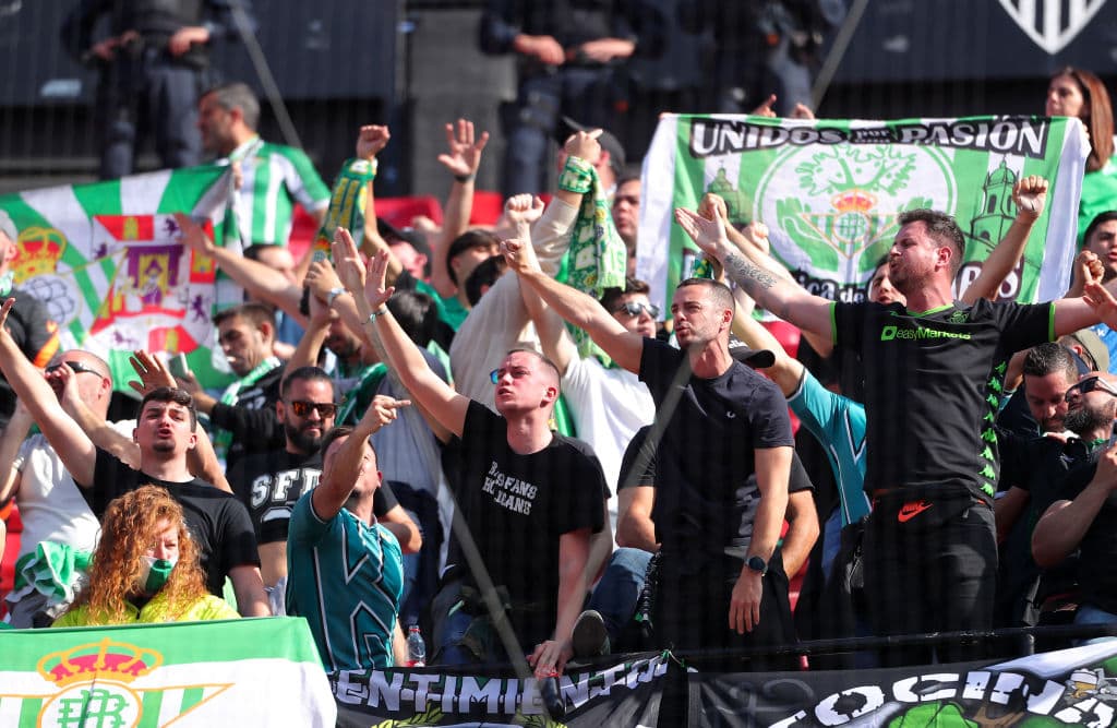 Sevilla se lleva el Derbi ante el Real Betis con marcador 2-1 durante la J26 en La Liga. Rakitić y El Haddadi fueron los goleadores a favor de nos nervionenses, mientras que Sergio Canales descontó a favor de los locales. 'Tecatito' Corona fue titular, mientras que Andrés Guardado estuvo en la banca.