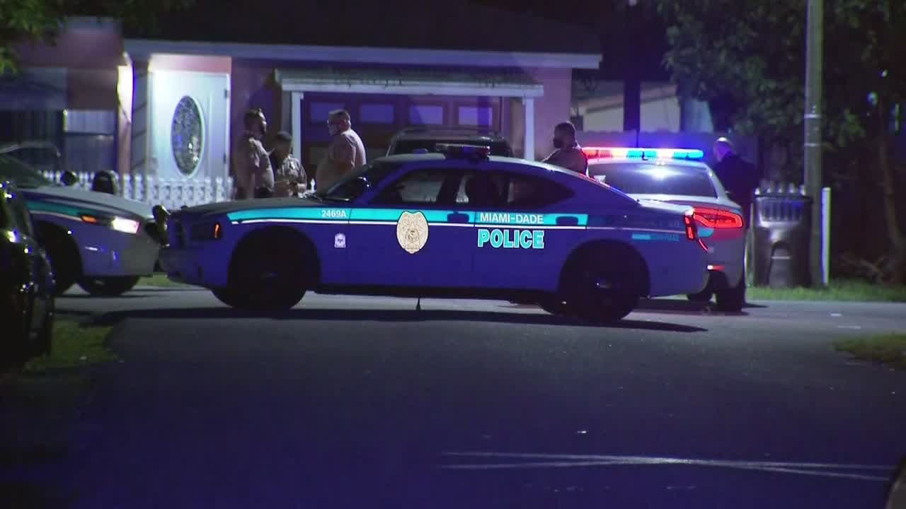 Hombre muere en tiroteo con la policía tras atrincherarse en una casa del noroeste de Miami-Dade