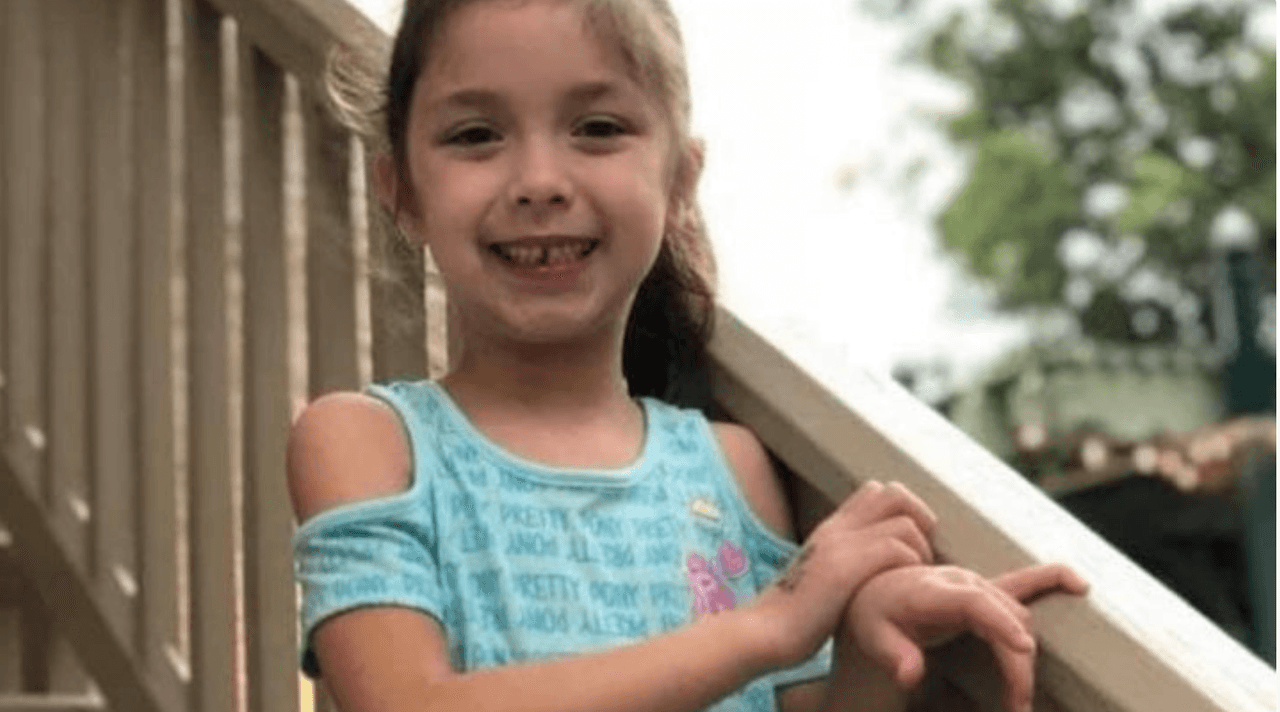 <b>Makenzie Gongora</b>, una niña de 9 años que residía en San Antonio, dio positivo por coronavirus después de tener un fuerte dolor de cabeza con vómitos.