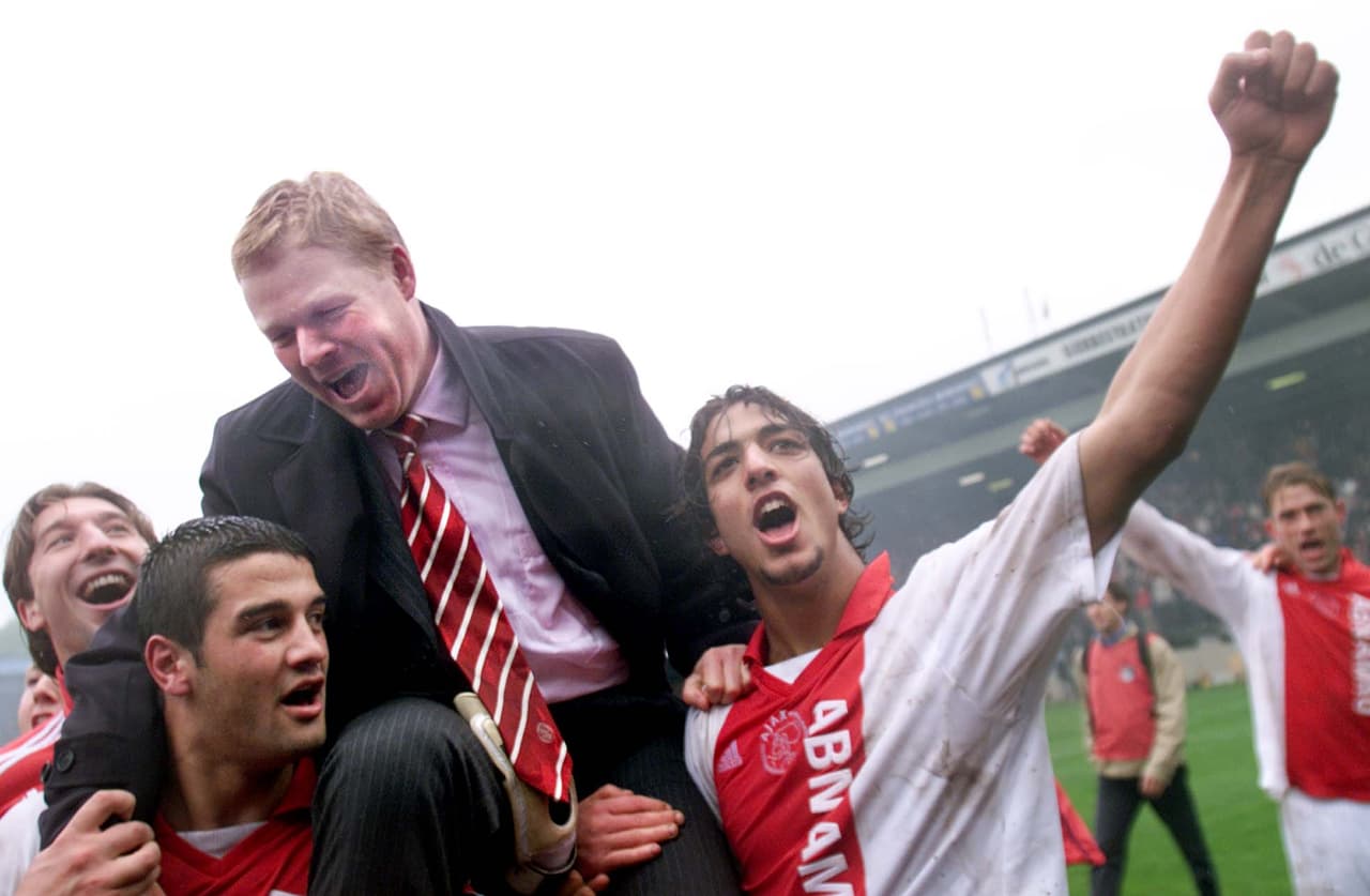 Su primer título como estratega llegó en la temporada 2001-02 al frente del Ajax de la Eredivisie.