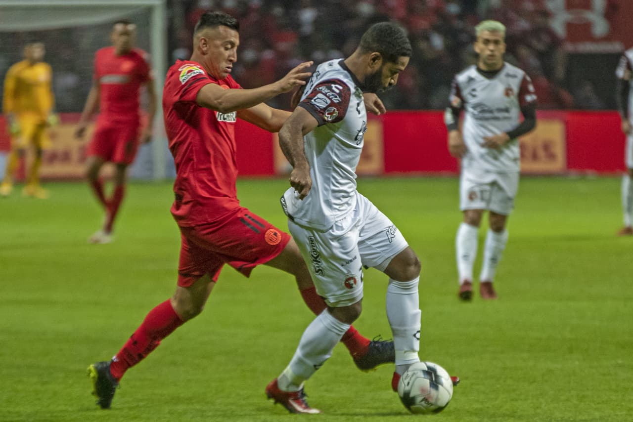 Un golazo de Marcel Ruíz, un autogol de Rivero y otro tanto de Montecinos fueron suficientes para ponerle número al marcador y sellar el juego de la Jornada 8 del Grita México C22, aunque el VAR le quitó un tanto a los Diablos Rojos en el primer tiempo.