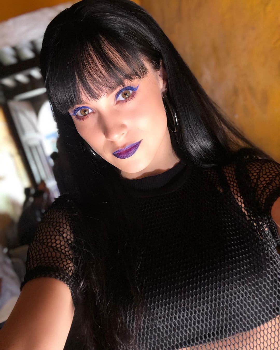 “Cuando estaba en diseño de imagen, me marca Rubén Galindo (el productor) y me dice: ‘Te tengo una buena y una mala; la mala es que pensé que ya te habías quedado en otro proyecto y le di tu personaje a alguien más, pero la buena es que te quiero dar otro papel, y ese va en toda la serie, es del elenco base’”.