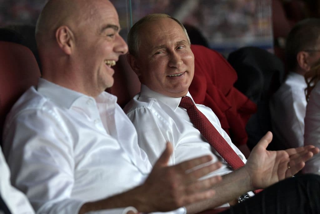 El presidente de la FIFA, Gianni Infantino (izquierda) disfrutó de la final con el presidente ruso Vladimir Putin (derecha) en el palco de honor.