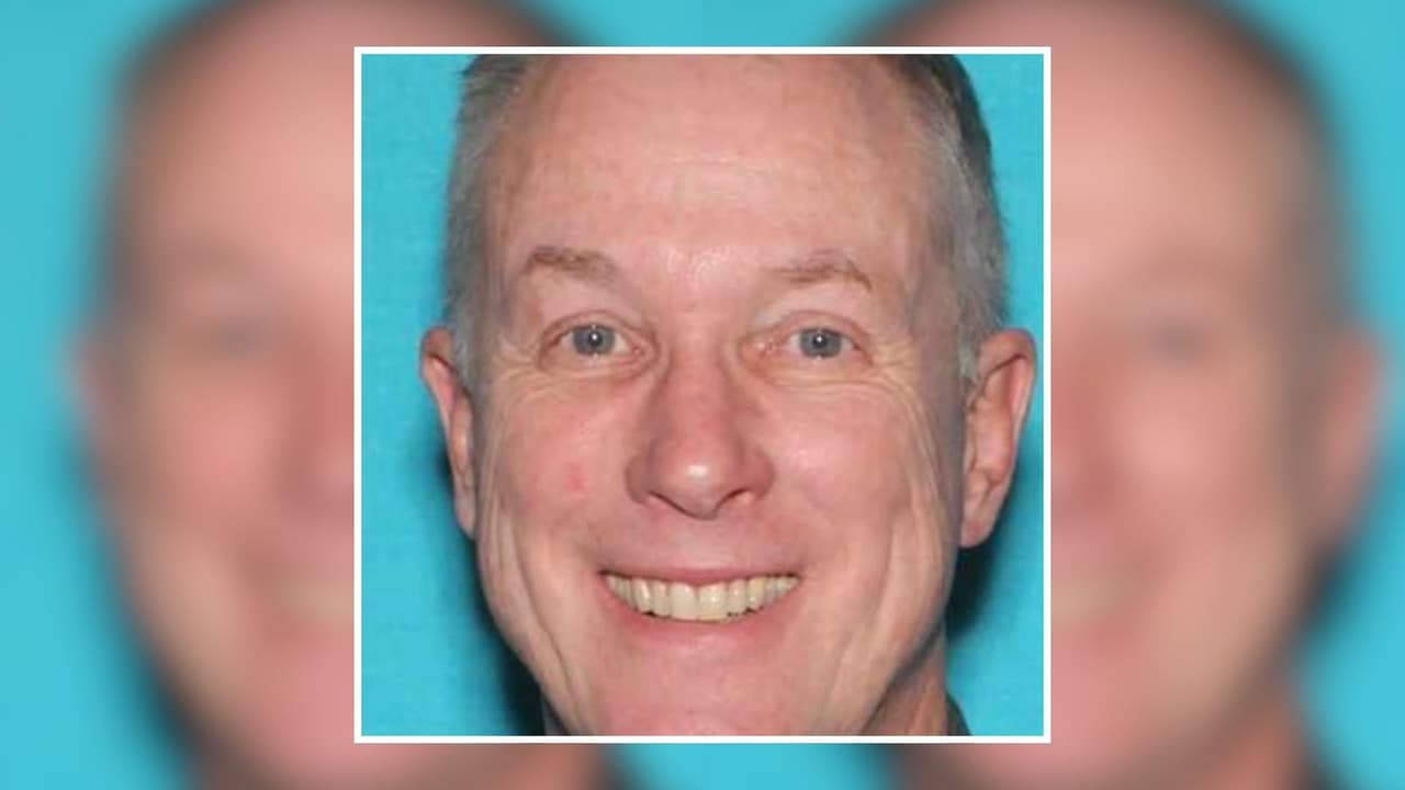 Fijan fianza de $300,000 a exdirector escolar de Texas acusado de posesión de pornografía infantil