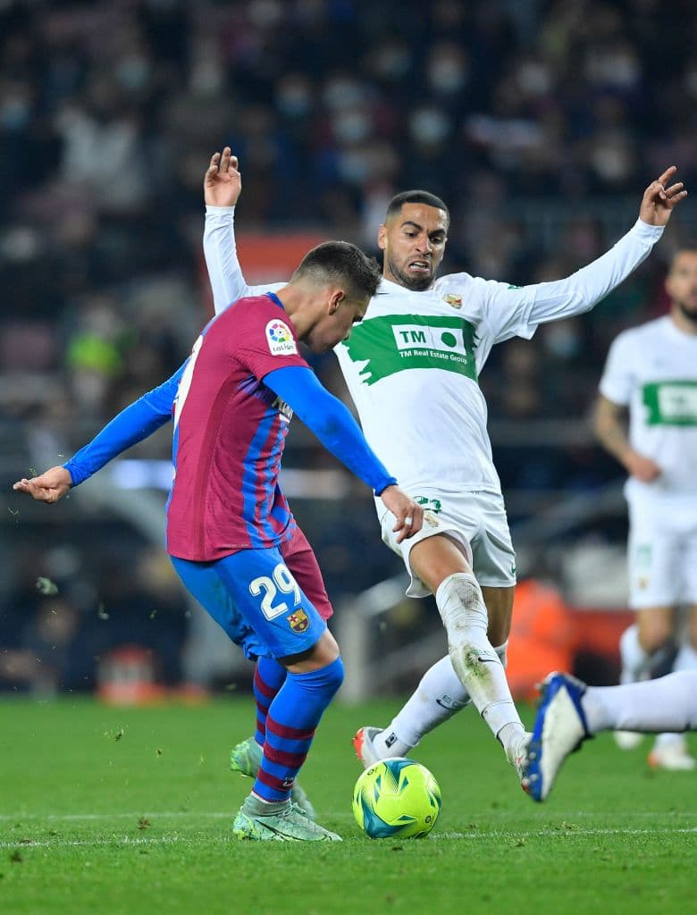 Los goles de Ferran Jutgla (16'), Gavi (19') y Nicolás González (85) le dan los tres puntos al Barcelona luego de vencer 3-2 al Elche en el Camp Nou.