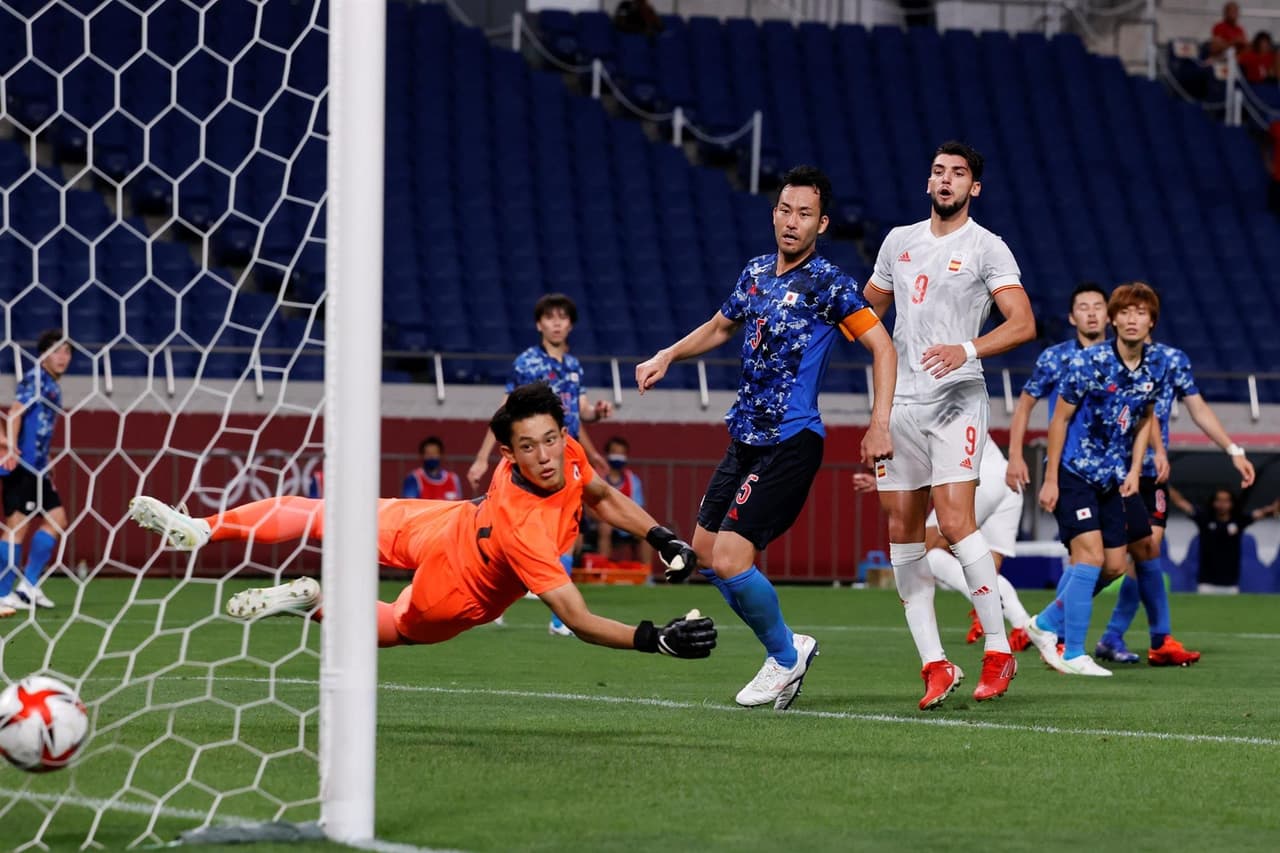 España se impone, con único gol de Marco Asencio, ante el equipo anfitrión y consigue su pase a la gran final de los Juegos Olímpicos de Tokyo 2020. Terminó el tiempo regular y fue hasta el minuto número 115 con un zurdazo, que el jugador español definió y consigue el pase. Japón se medirá ante México por la medalla de bronce.