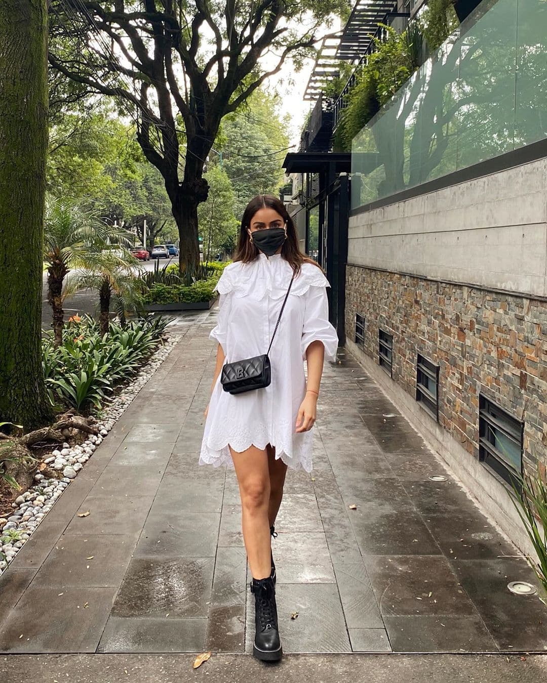 La protagonista de 'Sin tu mirada' aseguró que no tener hijos aligeró mucho su ritmo de vida de estas semanas: "Le aplaudo a todos aquellos que son papás", y puntualizó lo importante de que un niño se relacione, corra y juegue.