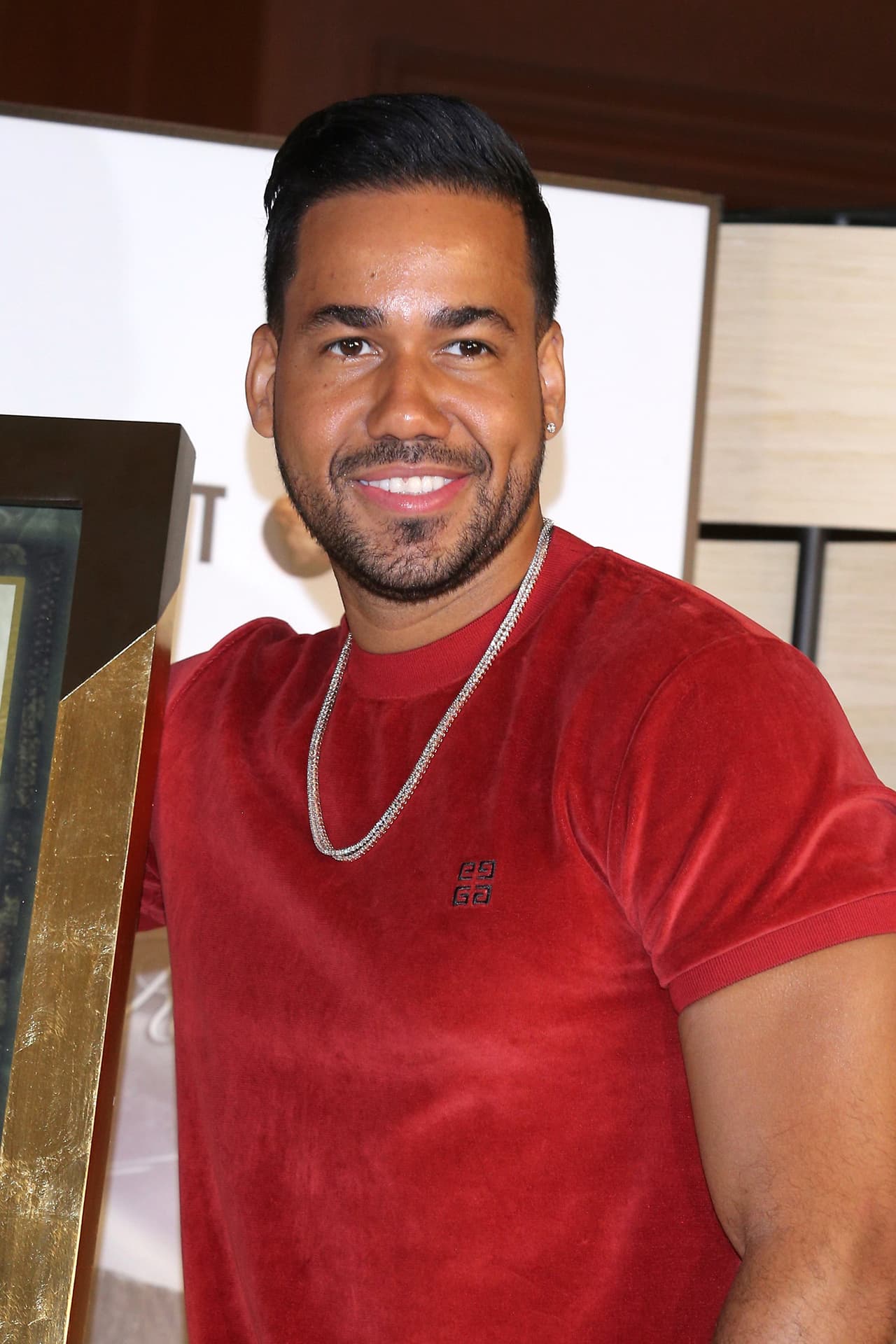 Romeo Santos obtuvo dos galardones: Artista del año - Tropical y Canción del año - Tropical, junto al grupo Aventura.