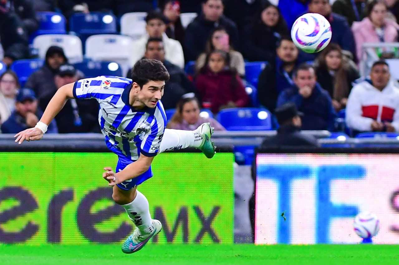 Stefan Medina ve positivo para Monterrey la ausencia de Juan Brunetta con Santos