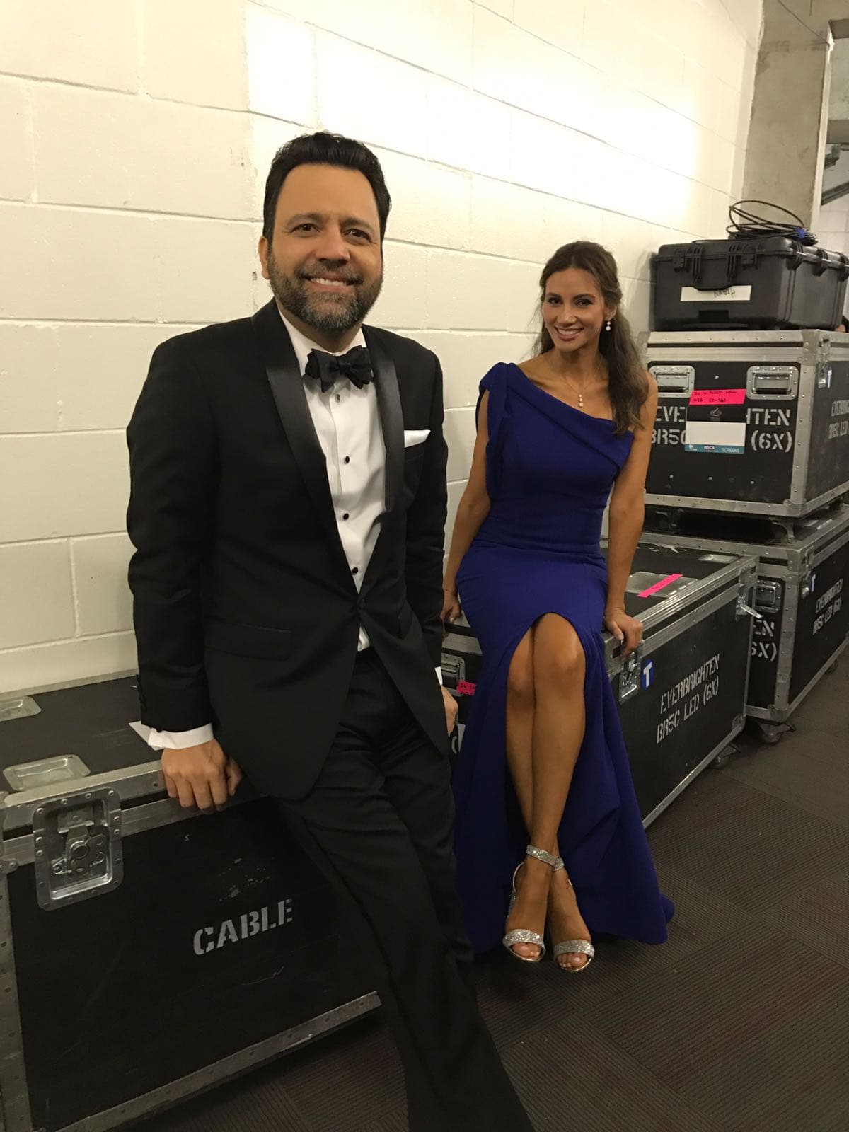<a href="http://www.univision.com/temas/omar-y-argelia-show">Omar y Argelia</a> esperaban su turno para subir al escenario y presentar un
<a href="http://www.univision.com/especiales/premio-lo-nuestro/*">Premio Lo Nuestro</a>.