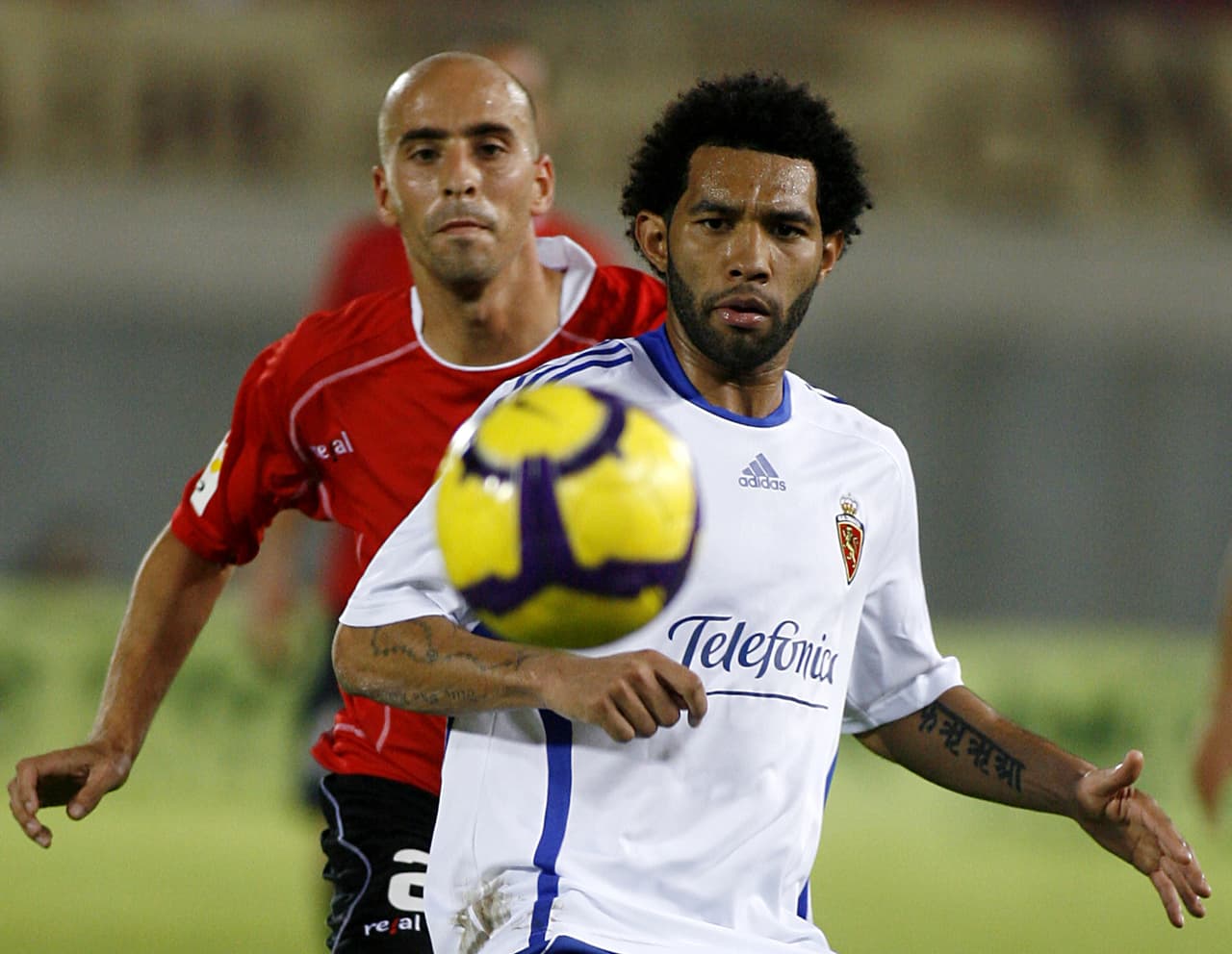 Entre 2009 y 2010, el volante inglés tuvo su primer salto al extranjero y fichó con Zaragoza, donde no tuvo mayor repercusión.