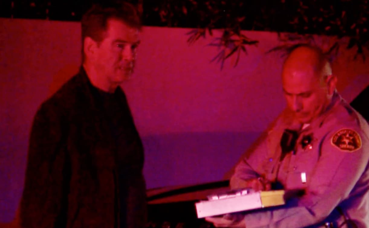 El actor de 51 años vio desde su garaje como su casa se volvía cenizas.