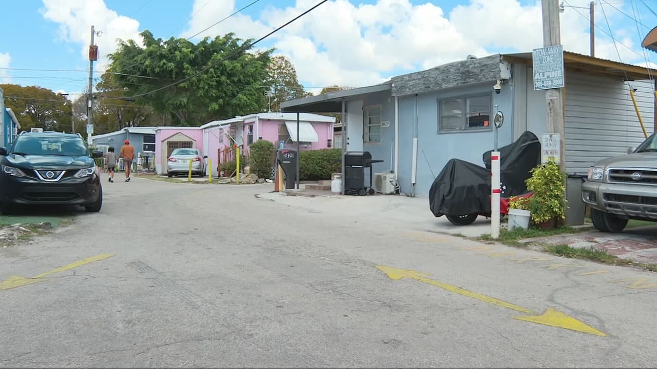Residentes de parque de casas móviles en Miami piden ayuda a funcionarios tras orden de desalojo