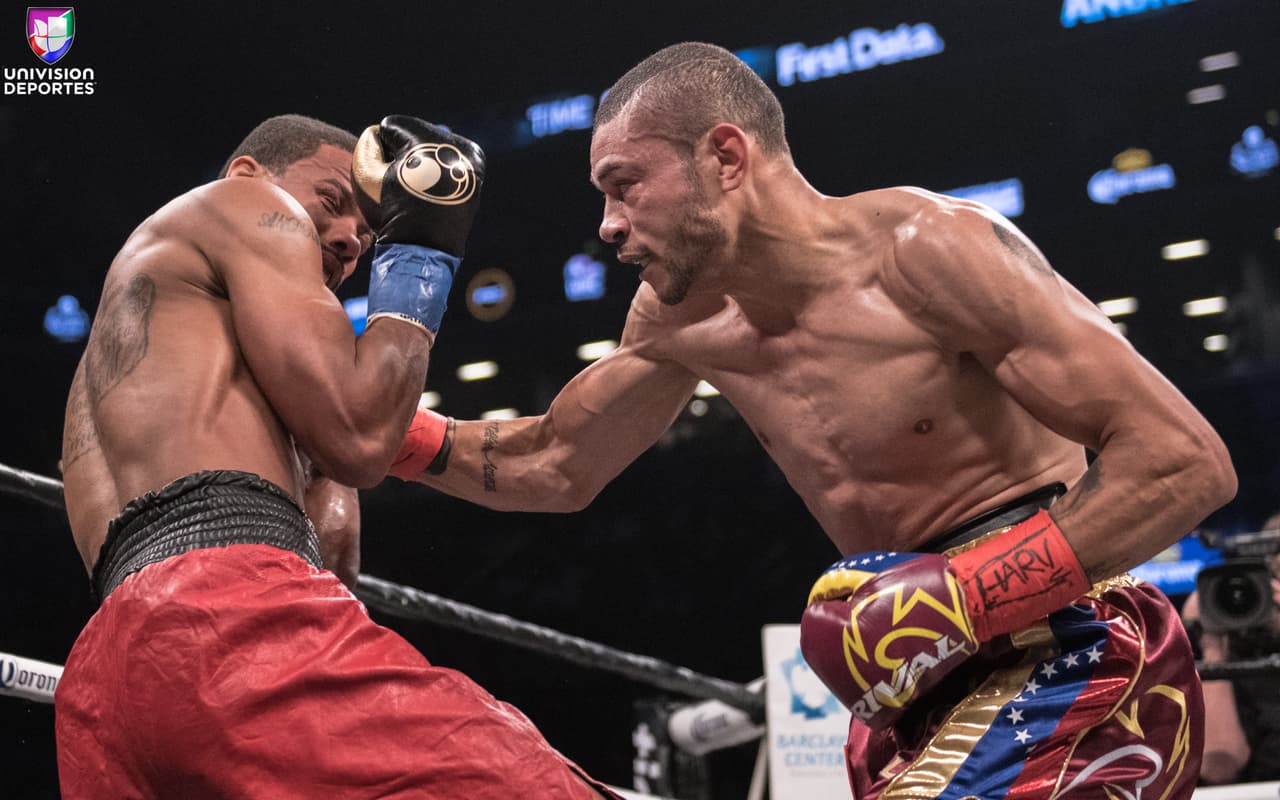 El venezolano José Uzcátegui (27-2, 23 KOs) se llevó la revancha ante Andre Dirrell (26-3, 16 KOs) con un trabajado nocaut en el octavo episodio. 'Bolivita' obtuvo el título interino supermediano de la FIB.