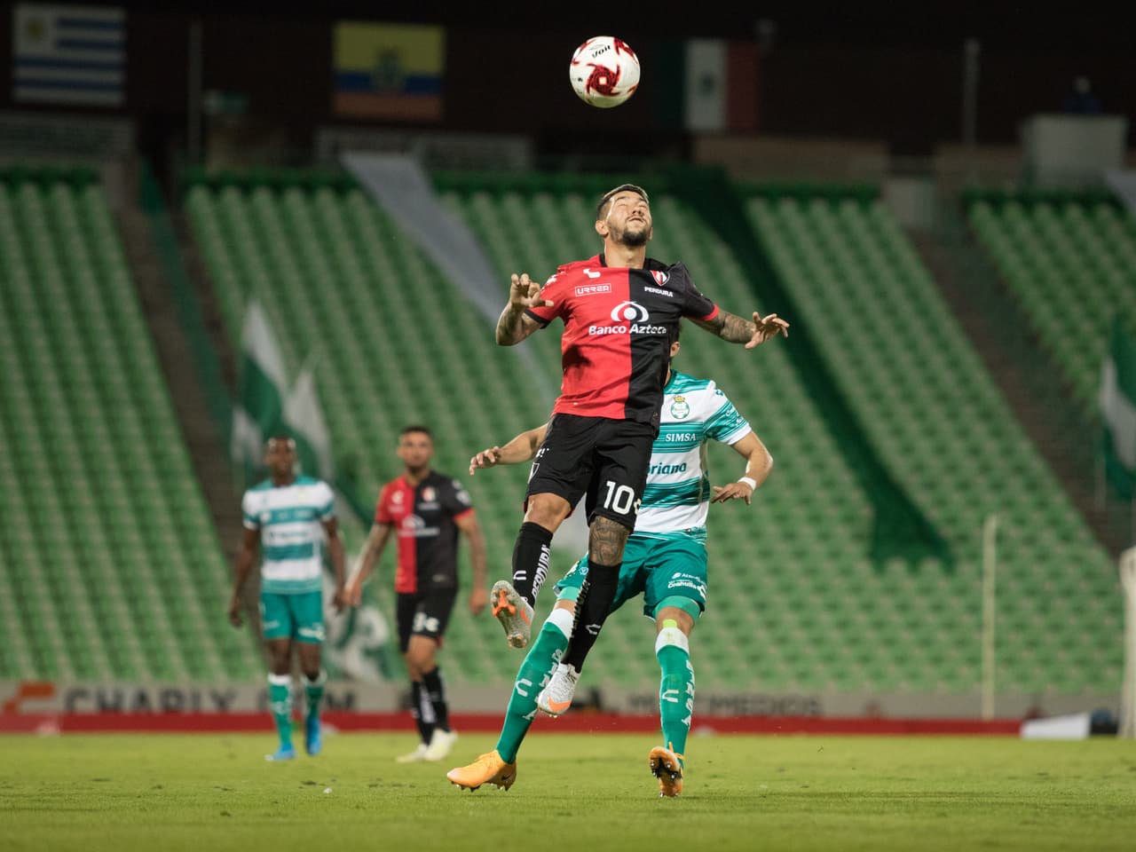 Los Santos no aprovechan la localía frente al Atlas, y con muy pocas llegadas, los Guerreros y los Zorros se dividen los puntos.