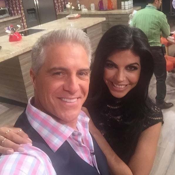 Lisardo se pone muy feliz cuando sus amigos son invitados.