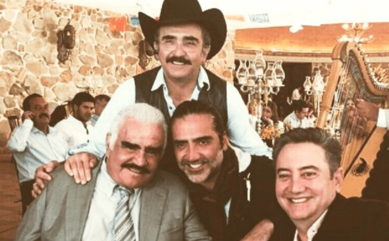 Olga Wornat ha llegado incluso a insinuar que podría quitarle el patrimonio a sus hermanos, “le mentía al padre y es el que se va a quedar con todo el imperio que deja Vicente Fernández”, dijo la periodista.