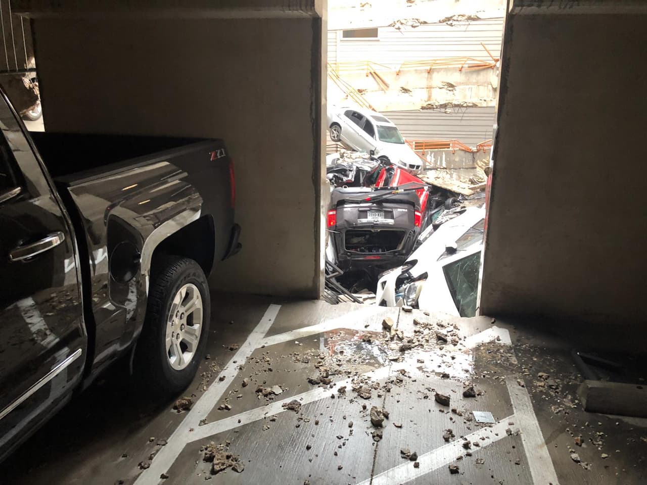 El incidente ocurrió este domingo en medio de los azotes de fuertes vientos ocasionados por una tormenta.
