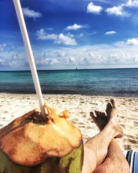 Sol, arena y mar es todo lo que Angelique y Sebastián necesitan para tener las vacaciones perfectas.