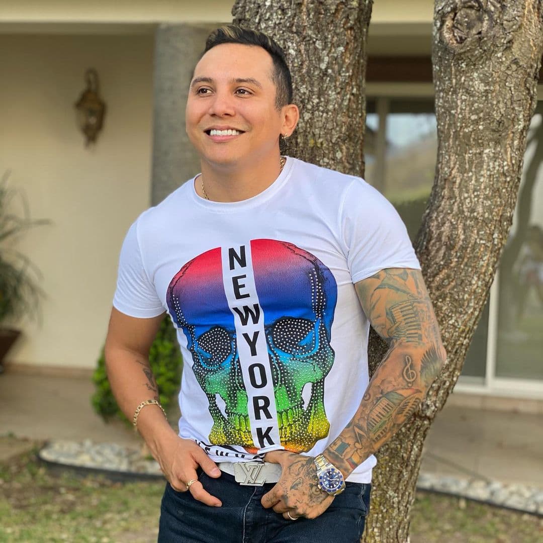 Recientemente, también fue noticia por eso mismo Edwin Luna, el líder y vocalista de La Trakalosa de Monterrey.