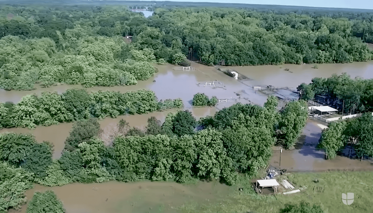 Un dron de Parques y Vida Silvestre de Texas captó este parque completamente bajo el agua.
