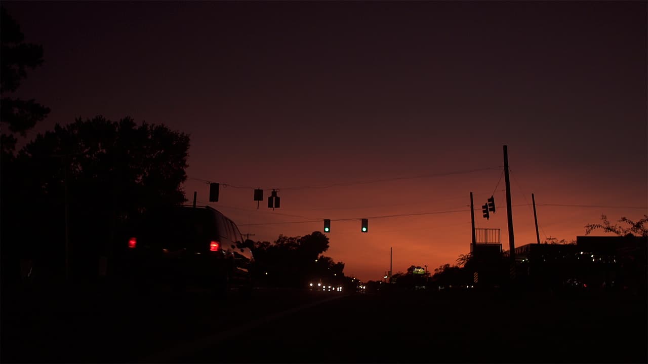 En las calles de los pueblos allanados por ICE se ven menos aún circulando que antes de las redadas.