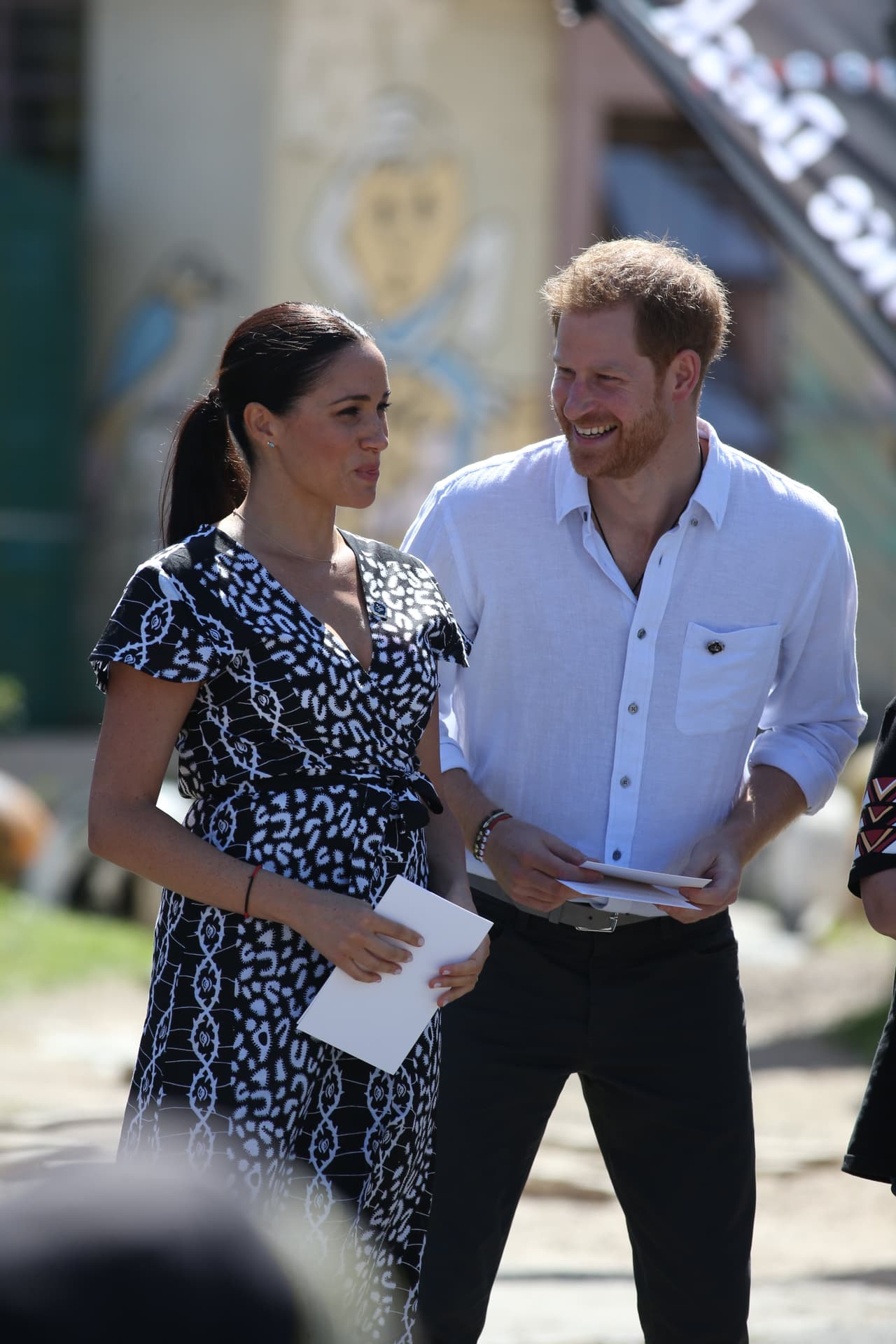 Además, según CNN, el príncipe Harry habló sobre
<b> <a href="https://www.univision.com/famosos/meghan-markle-retoma-orgullosa-sus-actividades-oficiales-presentando-la-ropa-que-ayudo-a-disenar-fotos" target="_blank">la violencia contra las mujeres</a> </b>y la posición que deben asumir los hombres ante ese problema.
