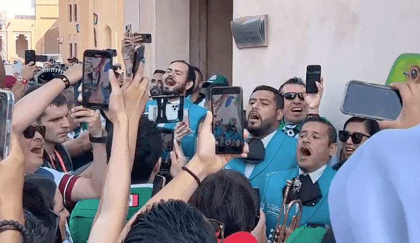 Y lo hicieron con los bríos y la alegría que los caracteriza y al ritmo de mariachis.