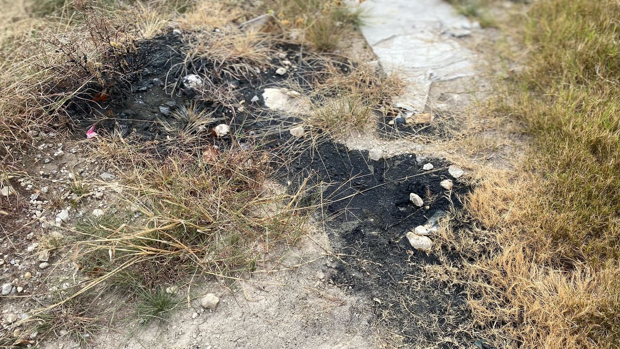 Durante el interrogatorio con los agentes, Thornburg agregó que había sacrificado a otra persona cortándole la garganta, luego destapó una línea de gas natural y encendió una vela en la habitación. La línea de gas sin tapón y la vela estaban ubicadas en el lugar del crimen.
<br>