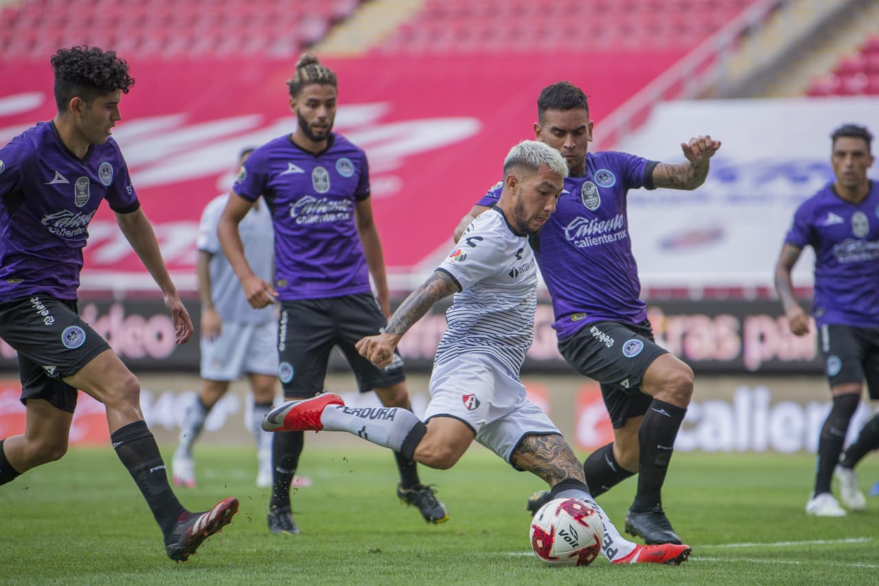 El Atlas reacciona y responde con una serie de peligrosos contragolpes.