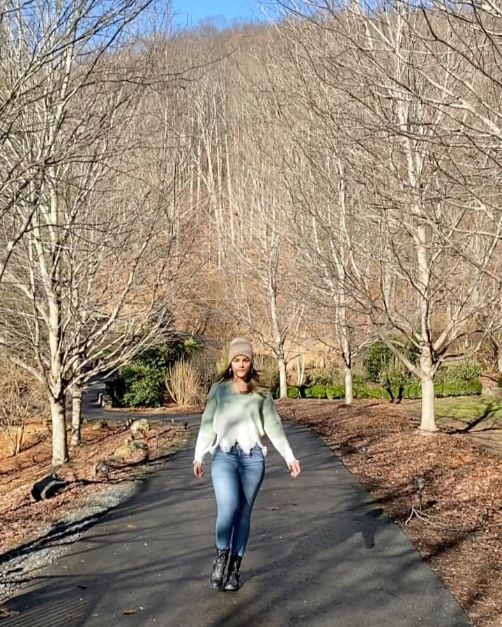 Pero también se dio el tiempo de salir a caminar y disfrutar de la naturaleza.