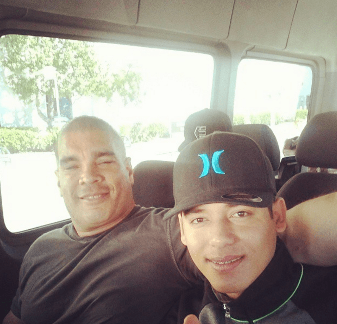 El desaparecido
<b>Ariel Camacho</b> aún continua sumando reproducciones en Spotify y se coloca en la cuarta posición. En Premio Lo Nuestro su disco “Recuerden Mi Estilo” está nominado como disco del año.