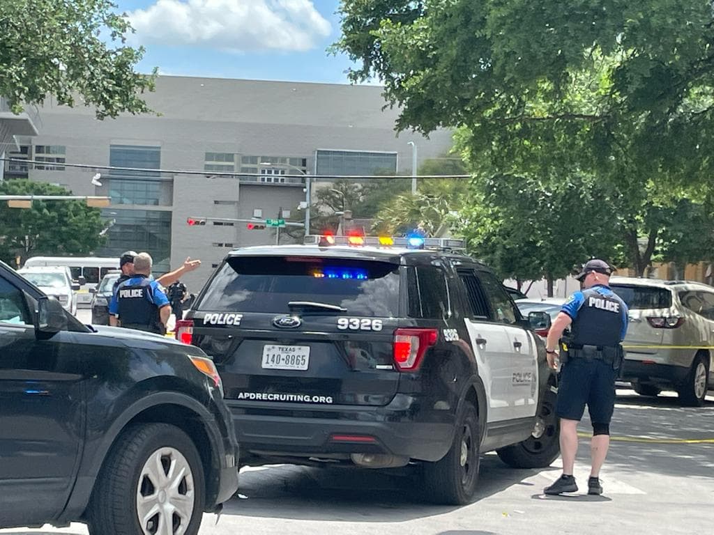 La Policía recibió informes sobre múltiples disparos en la calle Sexta.